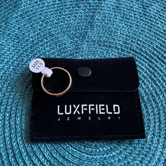 Men’s Rose Gold Tungsten Ring - Picture 4 of 5